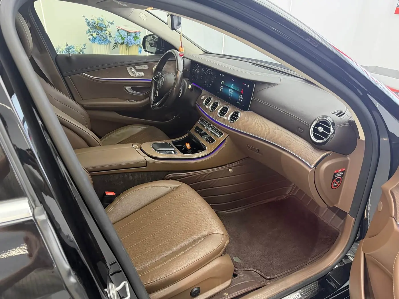 Mercedes-Benz E-Class 2022 — Photo 18/18