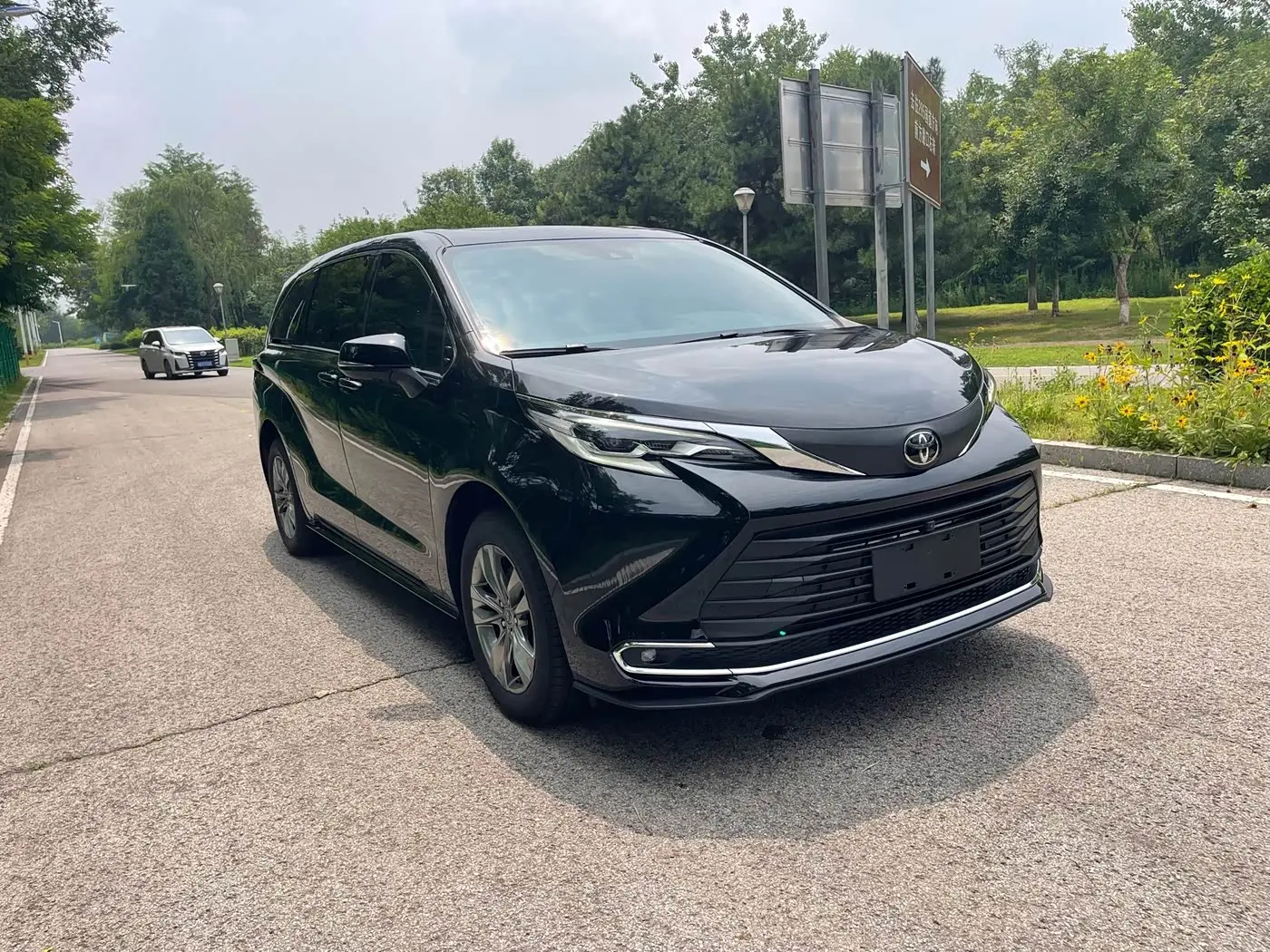 Toyota Sienna 2026 — Photo 3/18