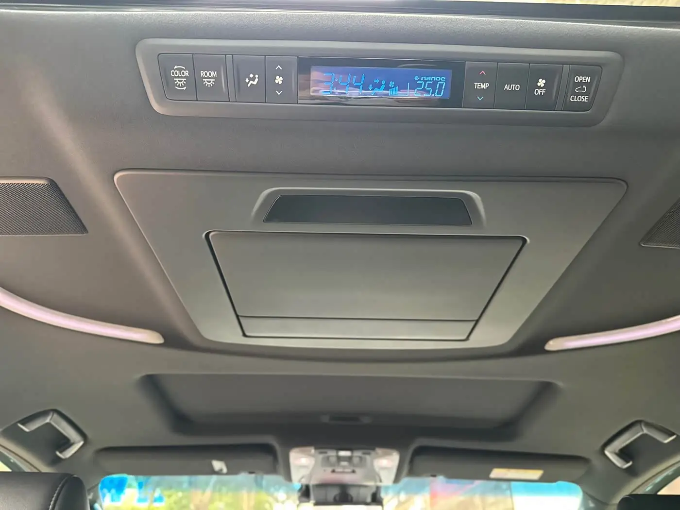 Toyota Vellfire 2022 — Photo 16/20