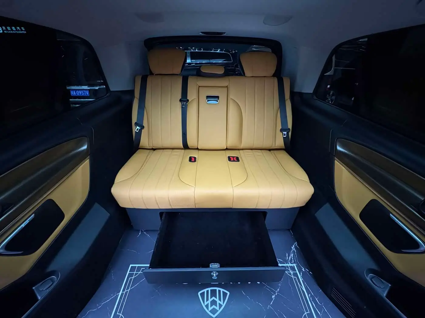 Mercedes-Benz V-Class 2021 — Photo 15/20