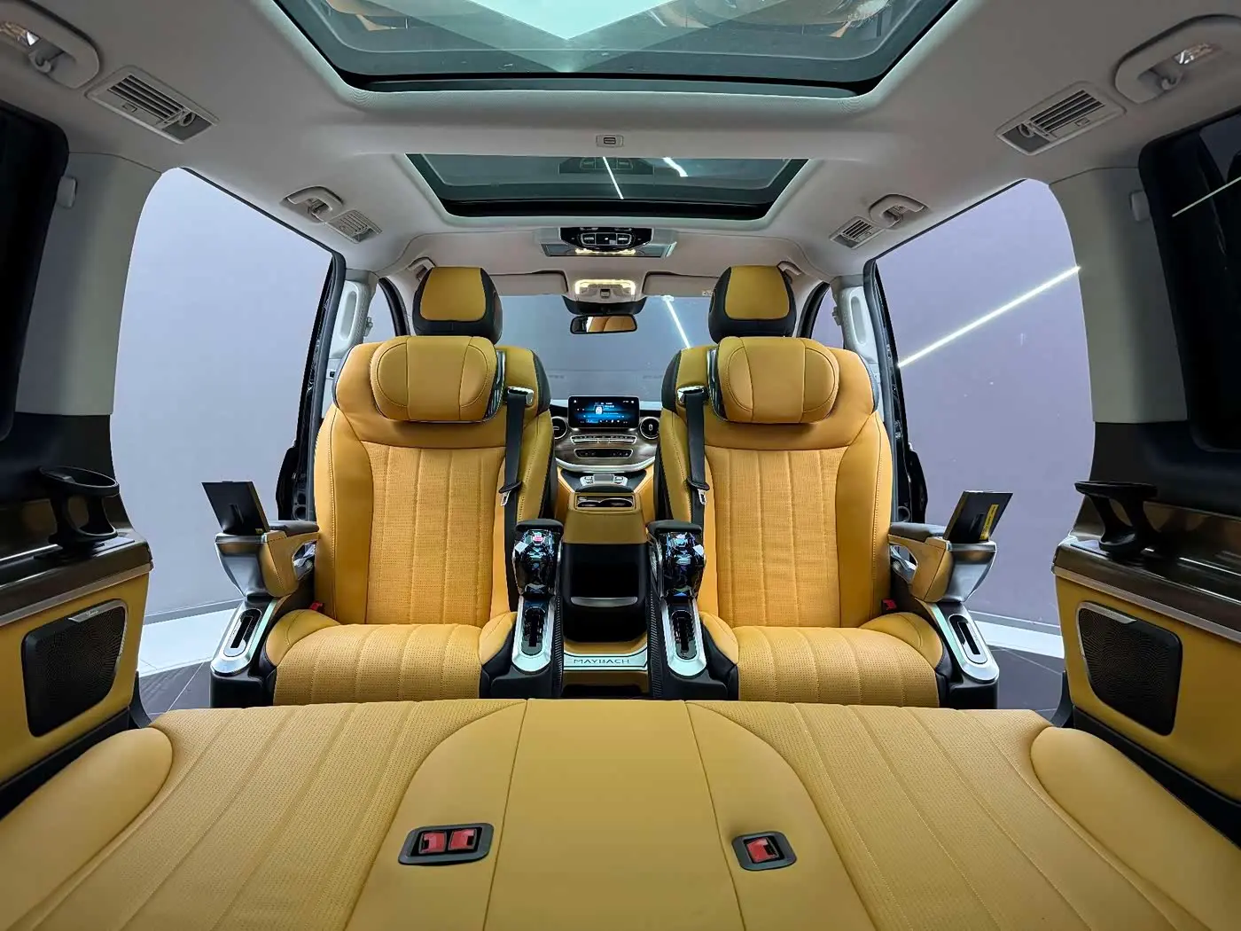 Mercedes-Benz V-Class 2021 — Photo 20/20