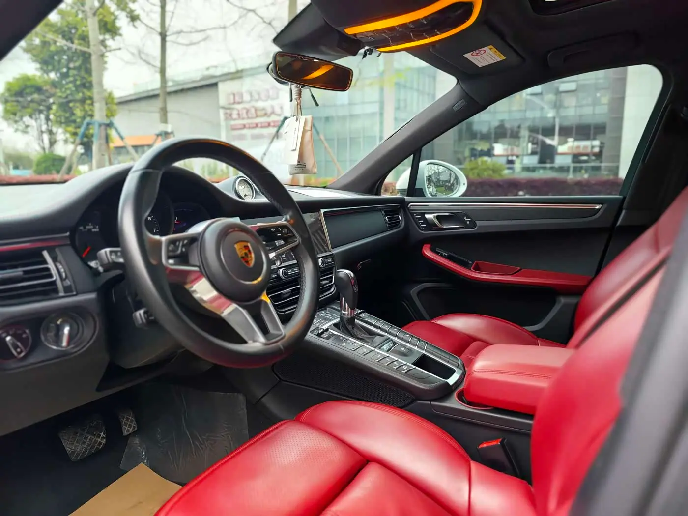 Porsche Macan 2021 — Photo 8/16