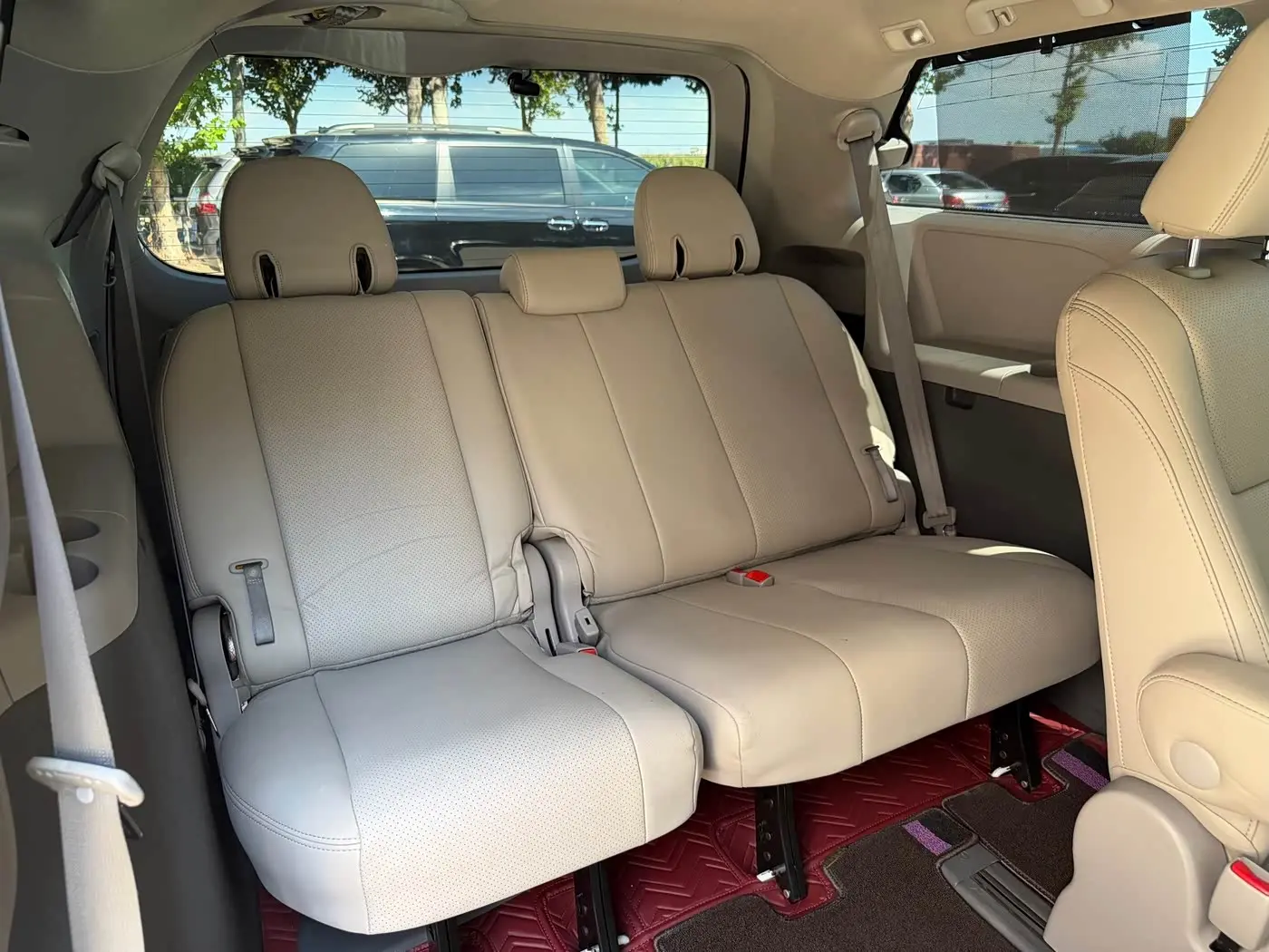 Toyota Sienna 2015 — Photo 14/17