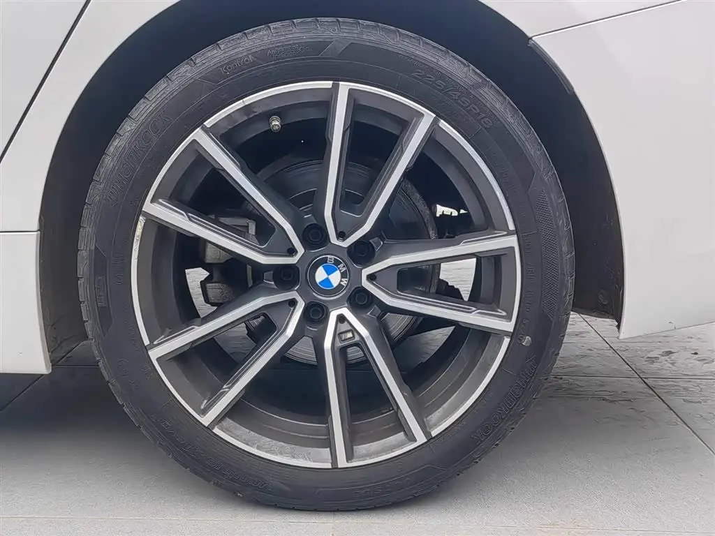 BMW 3 Series 2021 — Photo 18/18