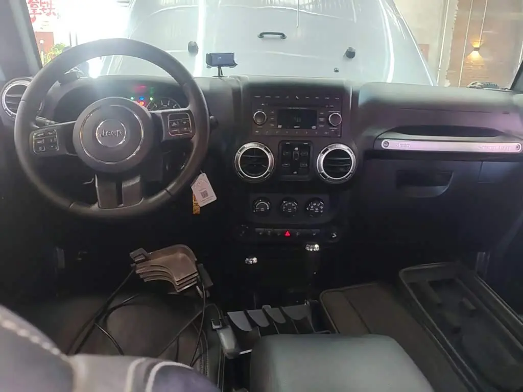 Jeep Wrangler 2017 — Photo 10/20