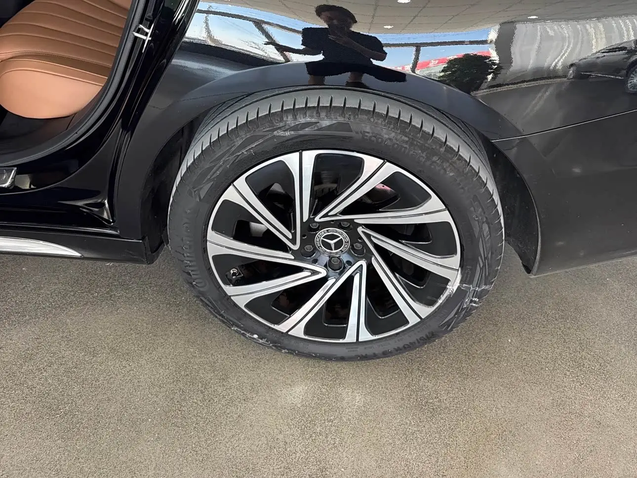 Mercedes-Benz E-Class 2024 — Photo 8/12