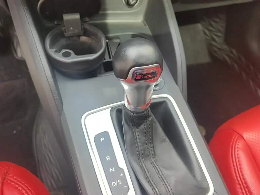 Audi Q2L 2021 — Şəkil 16/16