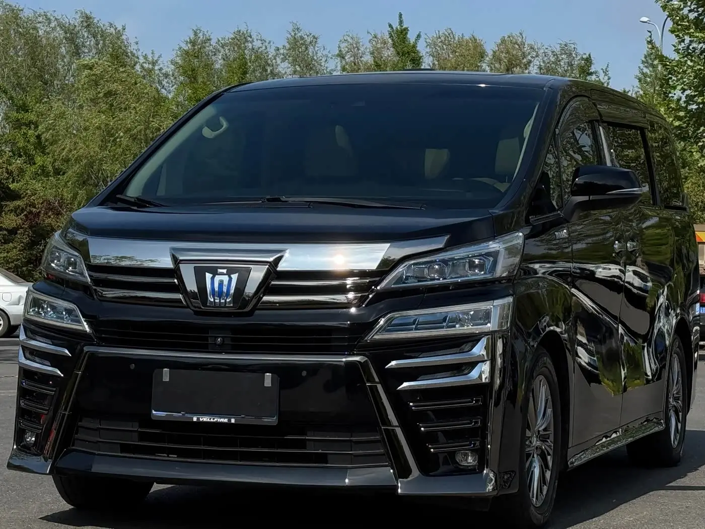 Toyota Vellfire 2021 — Photo 1/16