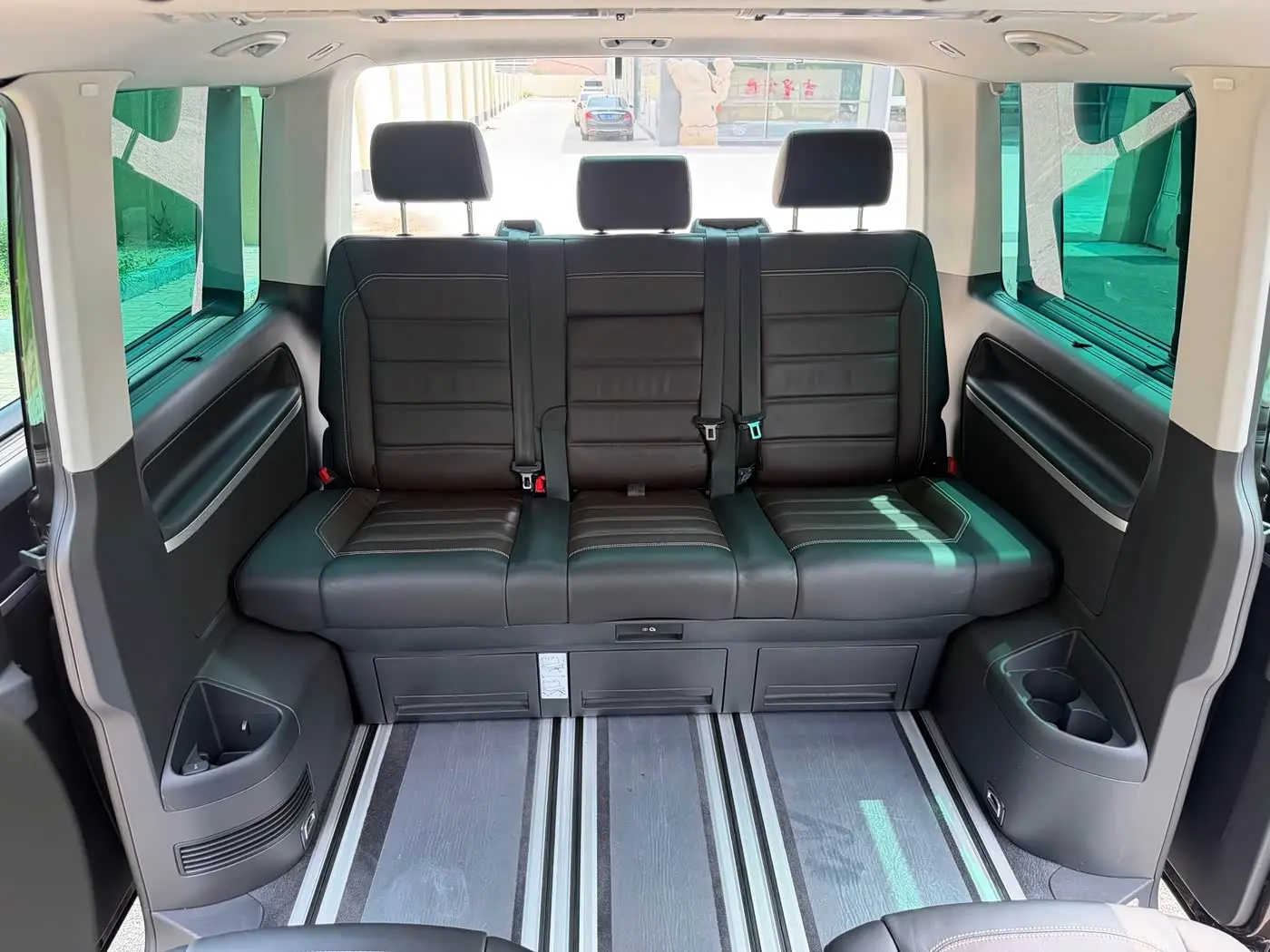 Volkswagen Multivan 2017 — Şəkil 13/20