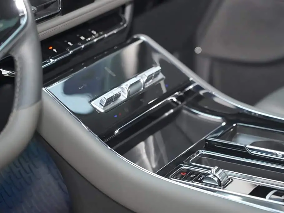 Lincoln Aviator 2024 — Photo 16/20