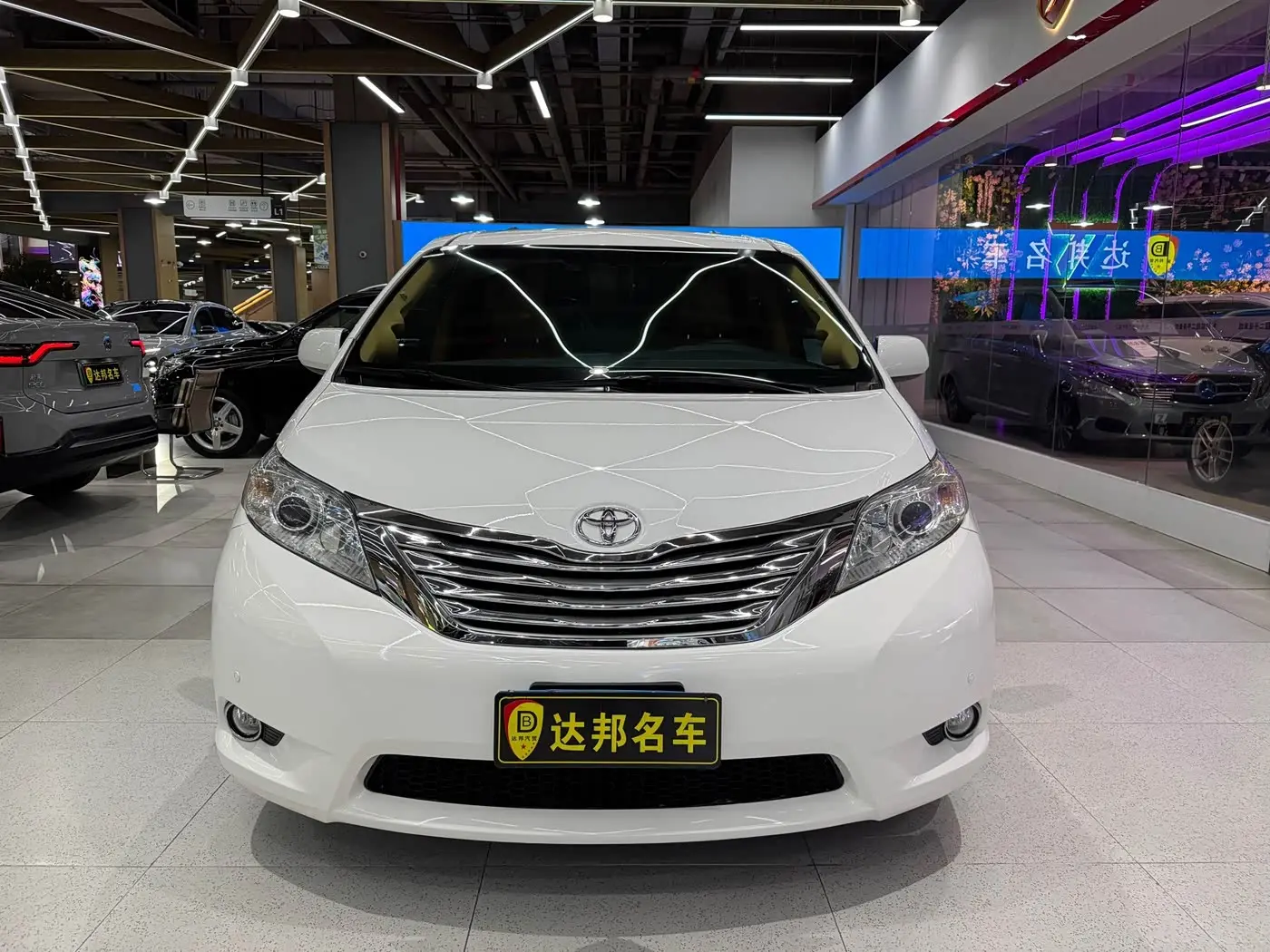 Toyota Sienna 2016 — Photo 2/18