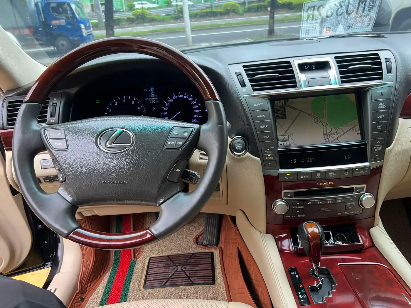 Lexus LS 2010 — ფოტო 13/15
