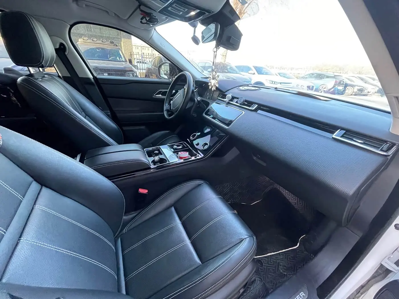 Land Rover Range Rover Velar 2018 — Photo 7/11