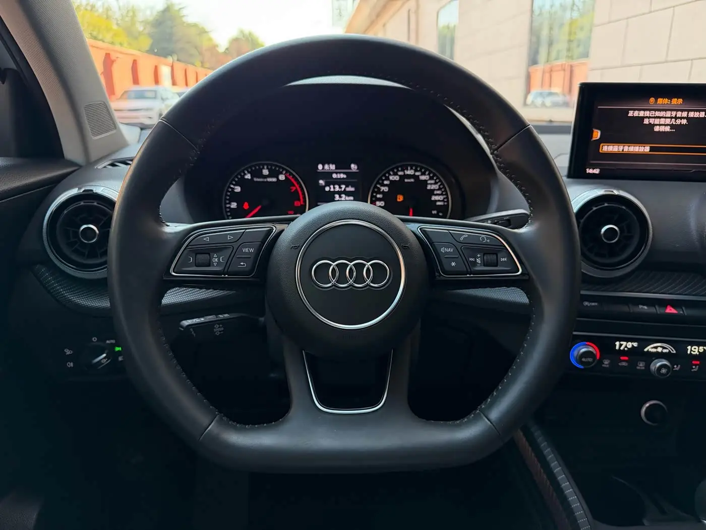 Audi Q2L 2022 — Photo 7/20