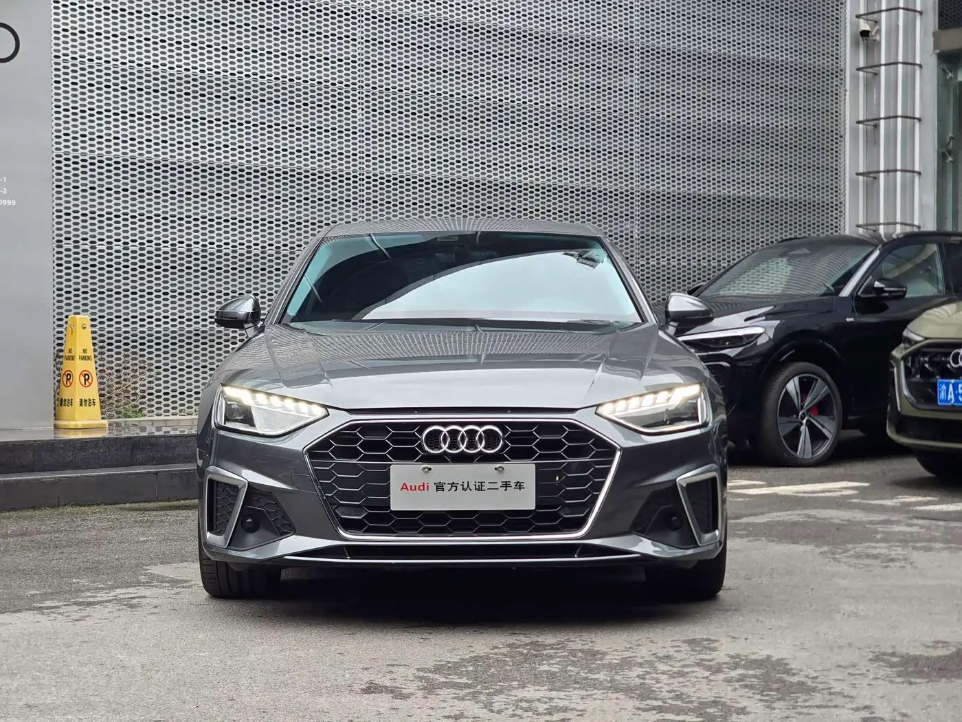 Audi A4L 2022 — Фото 2/20