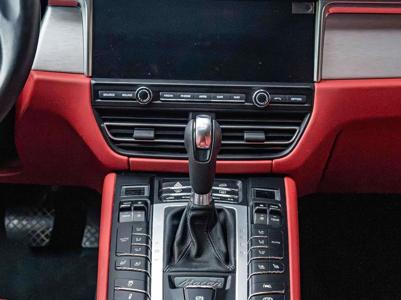 Porsche Macan 2022 — Photo 17/20