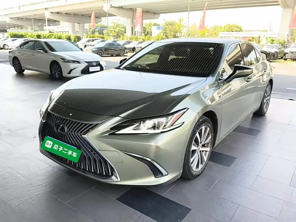 Lexus ES 2020 — Фото 2/20