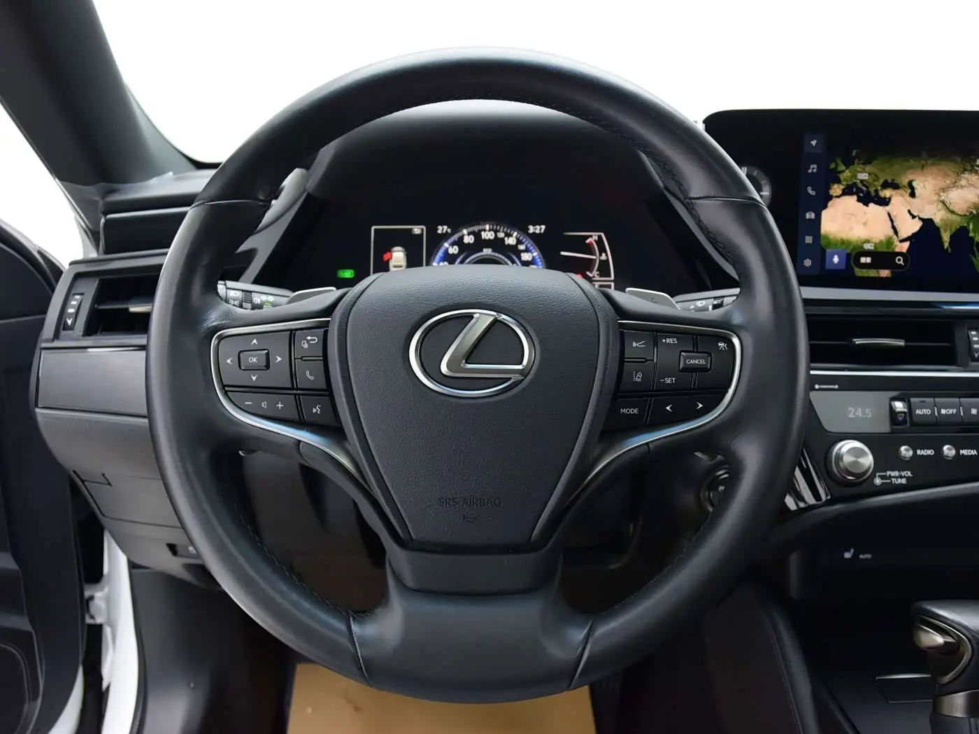 Lexus ES 2023 — Photo 9/20