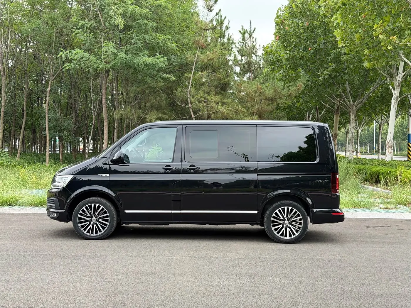 Volkswagen Multivan 2017 — Photo 4/20