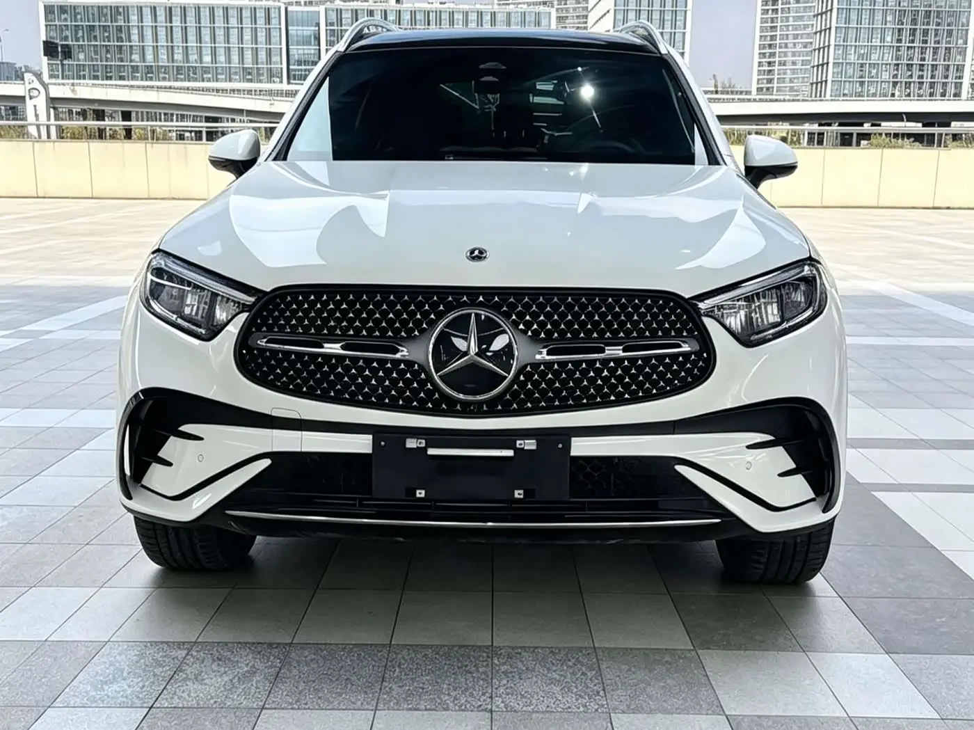 Mercedes-Benz GLC 2023 — Photo 2/10