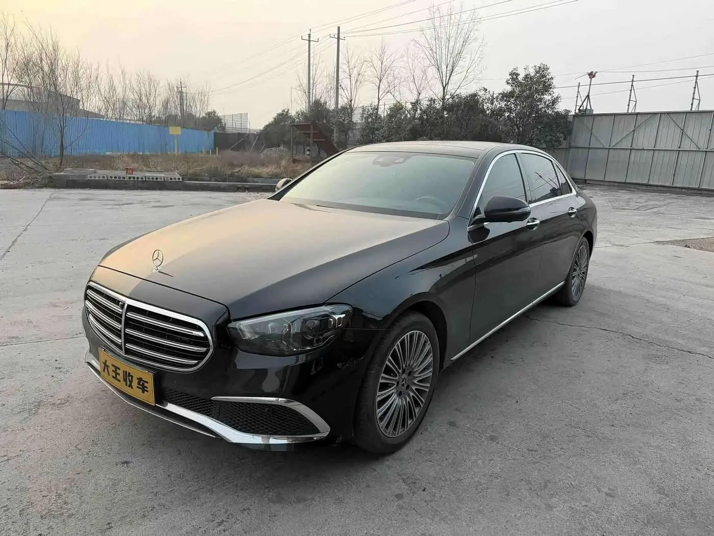 Mercedes-Benz E-Class 2023 — Photo 1/16