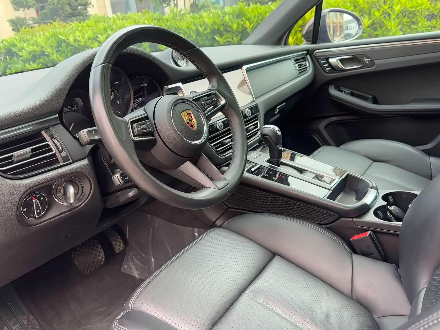 Porsche Macan 2022 — Photo 7/13