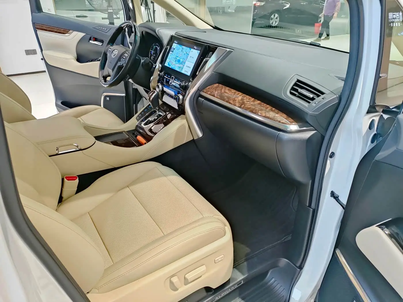 Toyota Alphard 2021 — Photo 10/18
