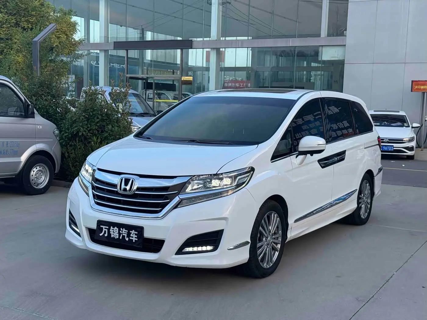 Honda Elysion 2017 — Photo 1/13