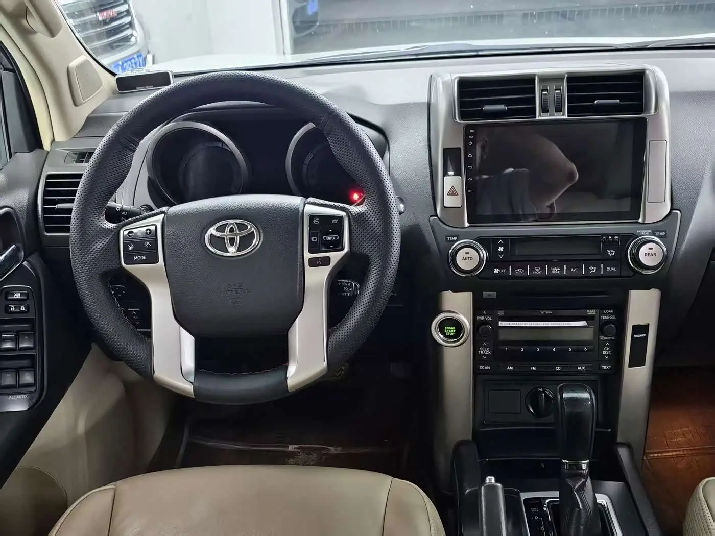Toyota Prado 2012 — ფოტო 8/17
