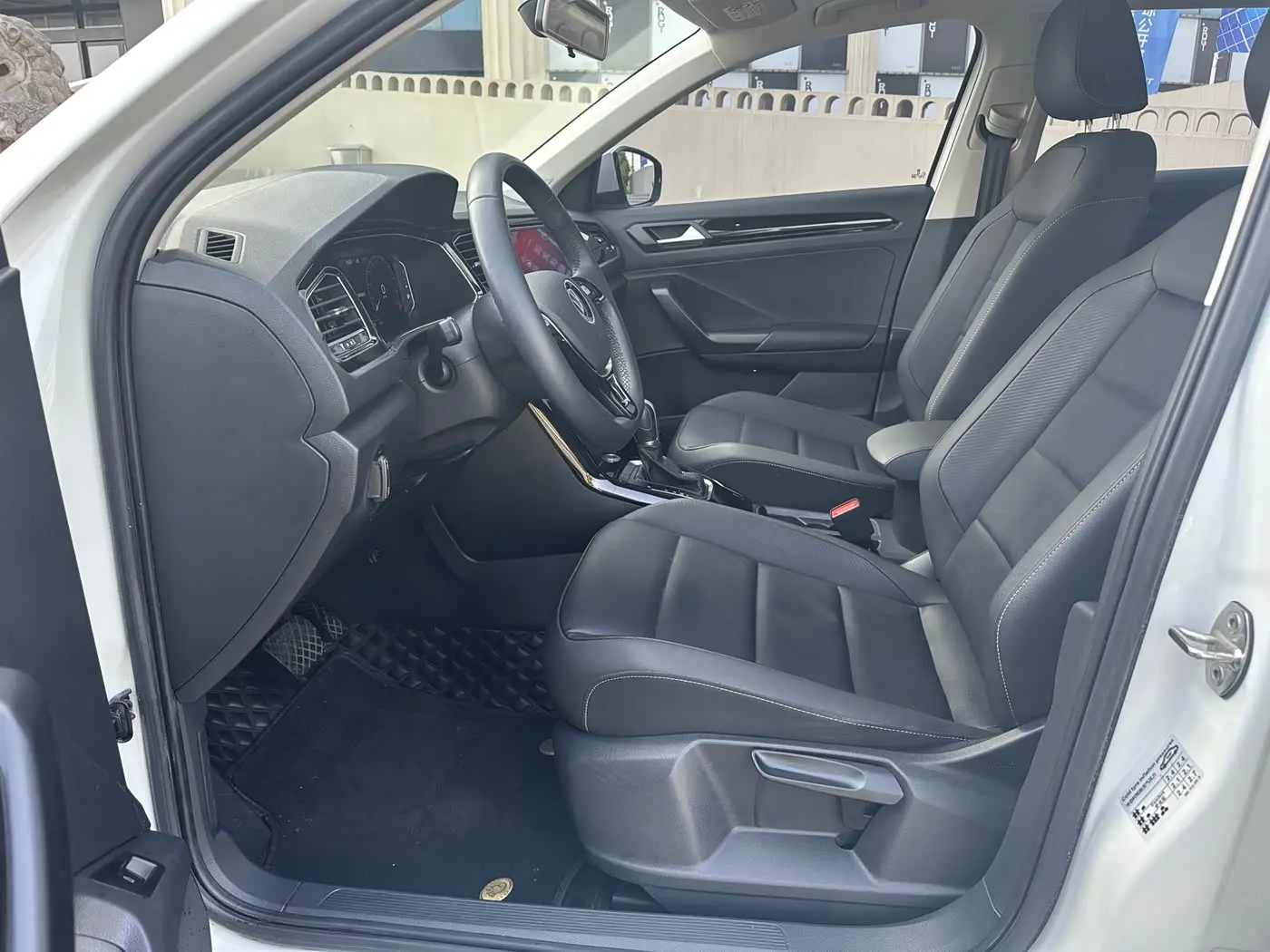 Volkswagen T-ROC 2021 — Photo 7/10