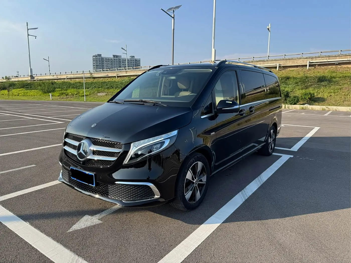Mercedes-Benz V-Class 2022 — Photo 1/20