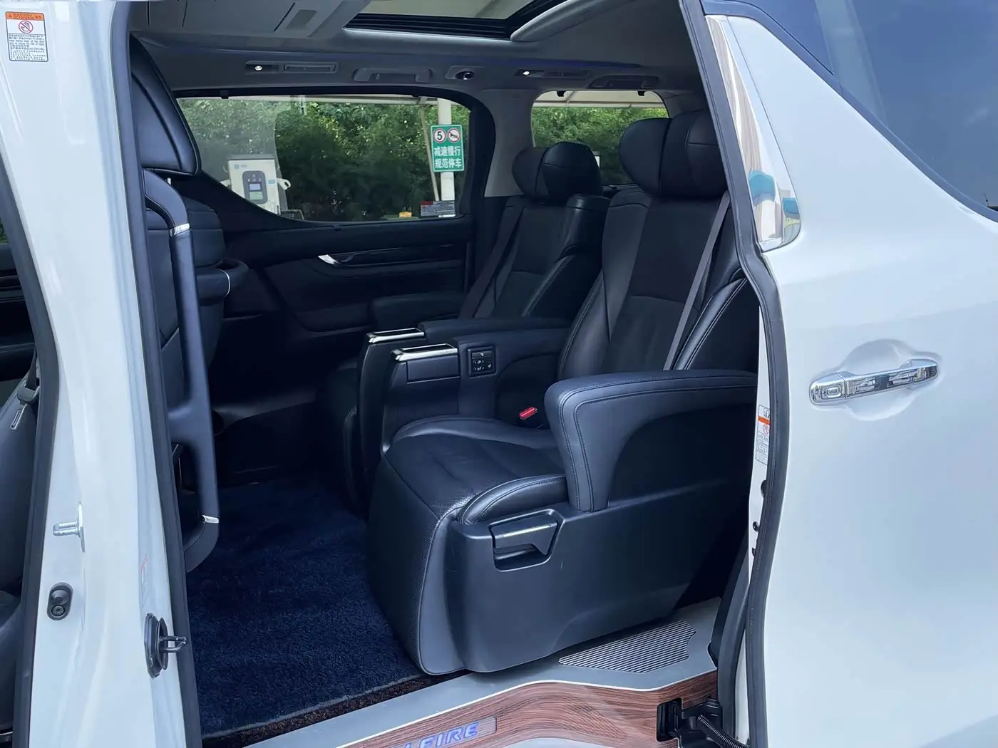 Toyota Vellfire 2022 — Photo 9/20