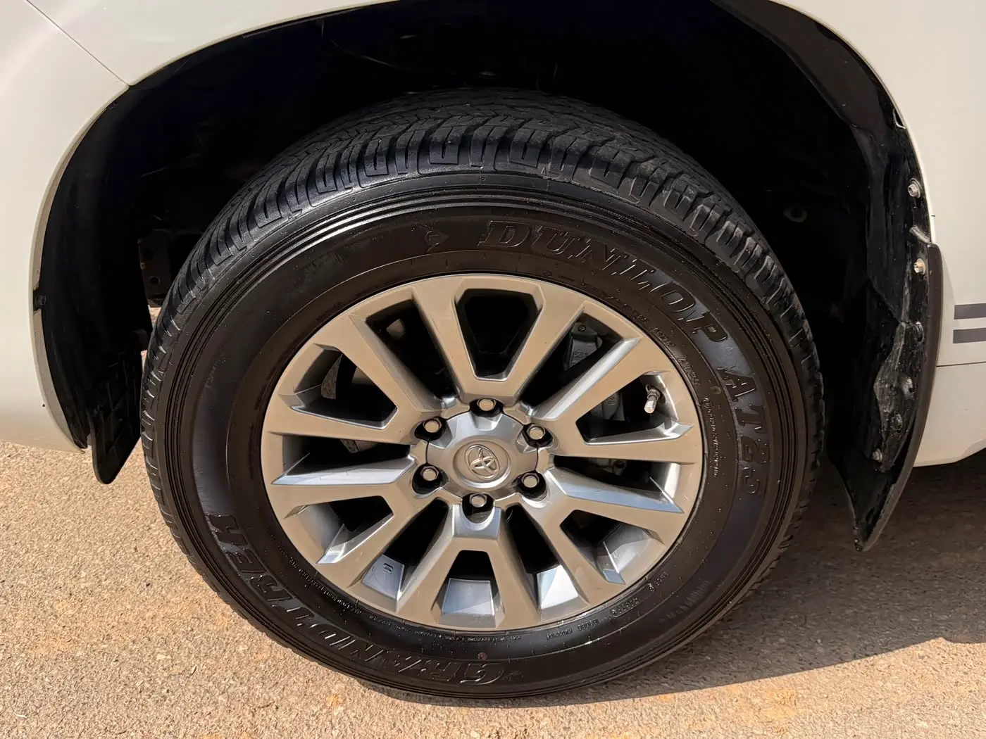 Toyota Prado 2020 — Photo 17/18