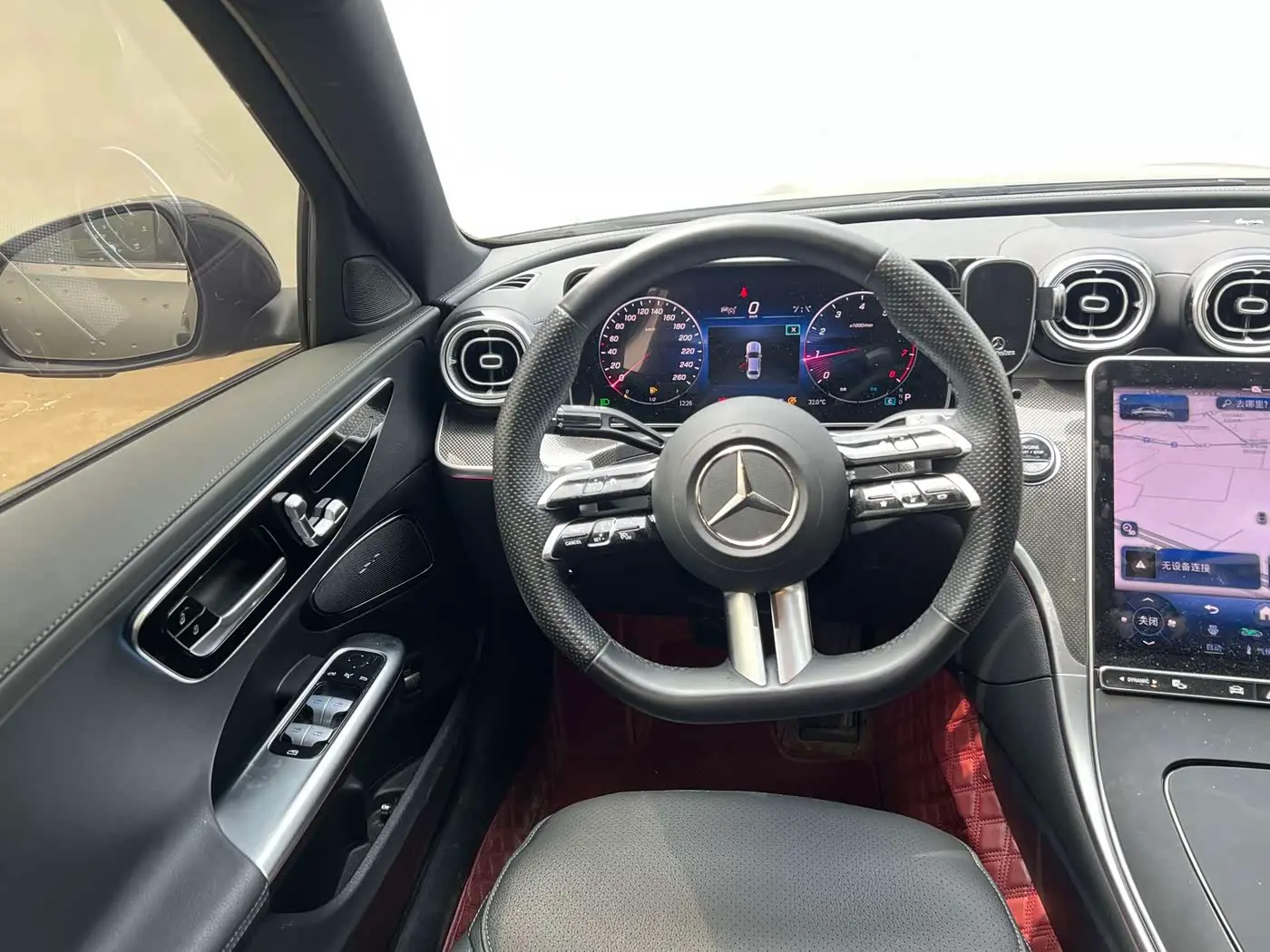Mercedes-Benz C-Class 2024 — Photo 13/17