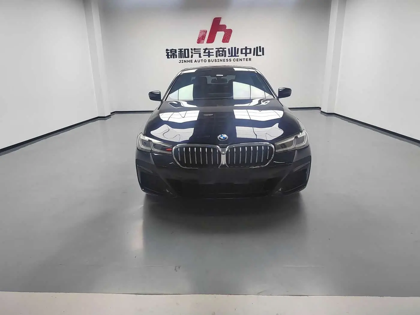 BMW 5 Series 2023 — Photo 2/9