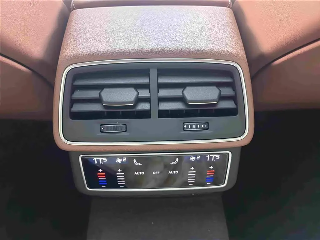 Audi A7L 2025 — Photo 12/15