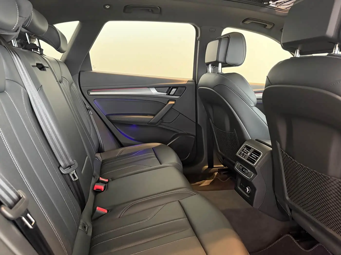 Audi Q5L 2025 — Photo 9/20