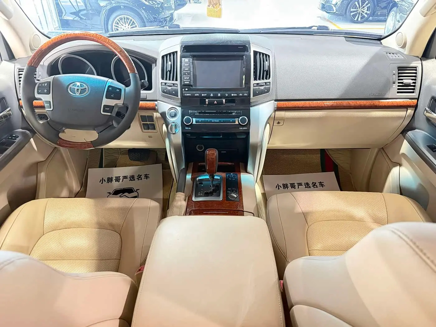 Toyota Land Cruiser 2014 — Photo 8/15