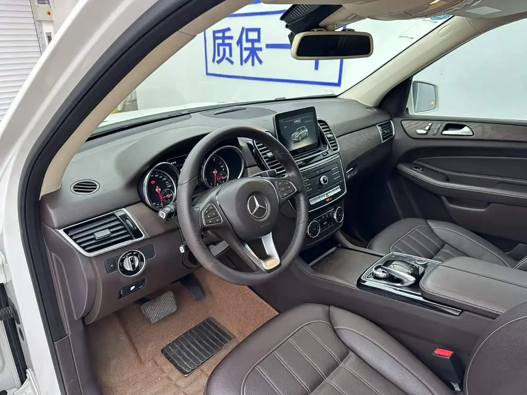 Mercedes-Benz GLE 2017 — Фото 9/20