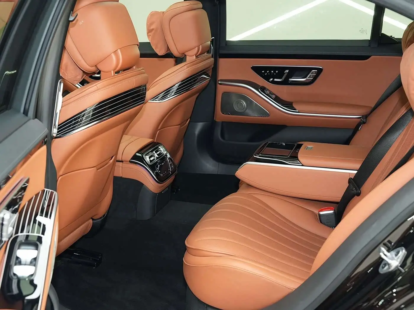 Mercedes-Benz S-Class 2023 — Photo 6/18