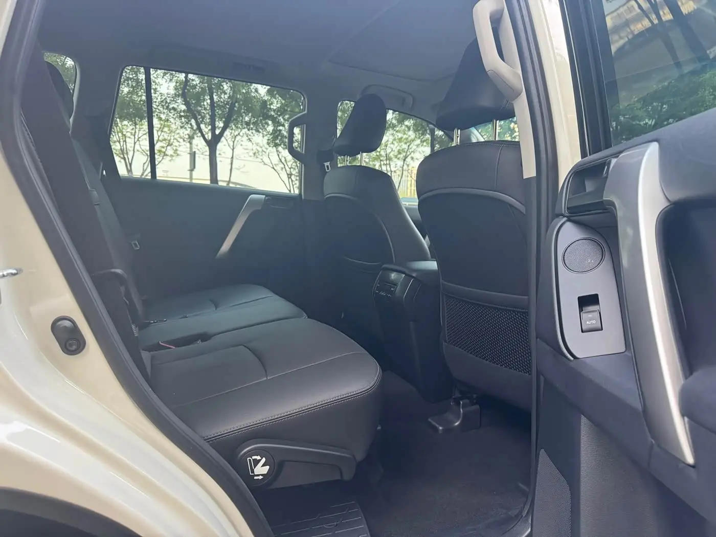 Toyota Prado 2017 — Photo 8/20