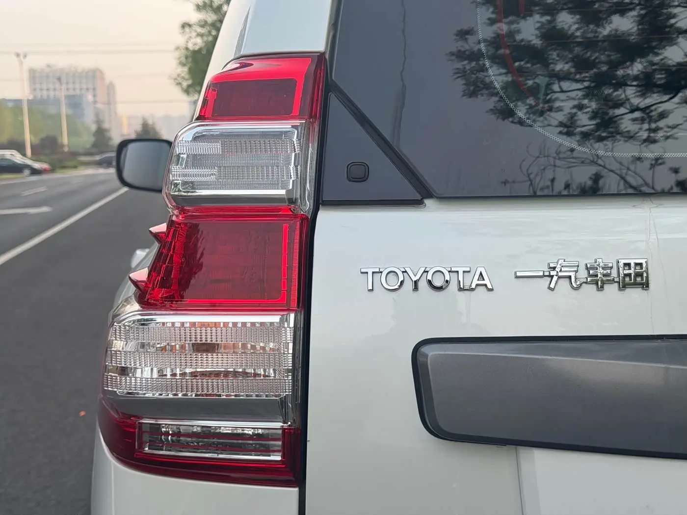 Toyota Prado 2017 — Photo 2/20