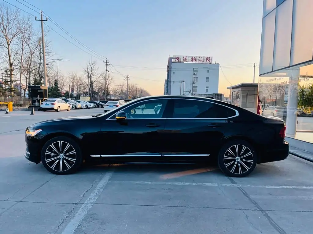 Volvo S90 2024 — Photo 2/15