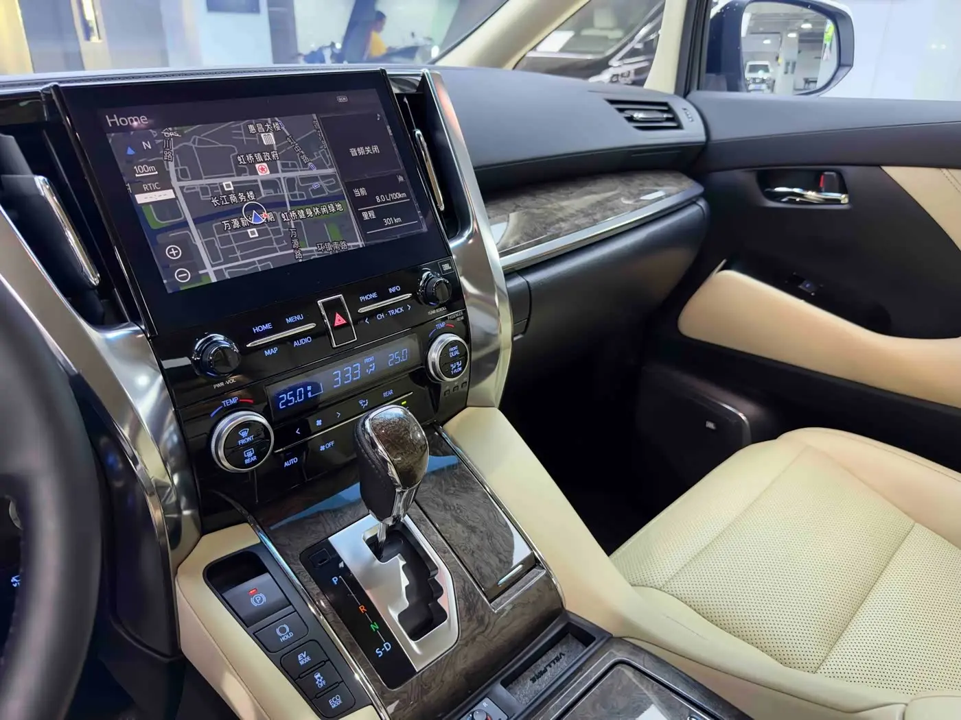 Toyota Vellfire 2022 — Photo 14/20