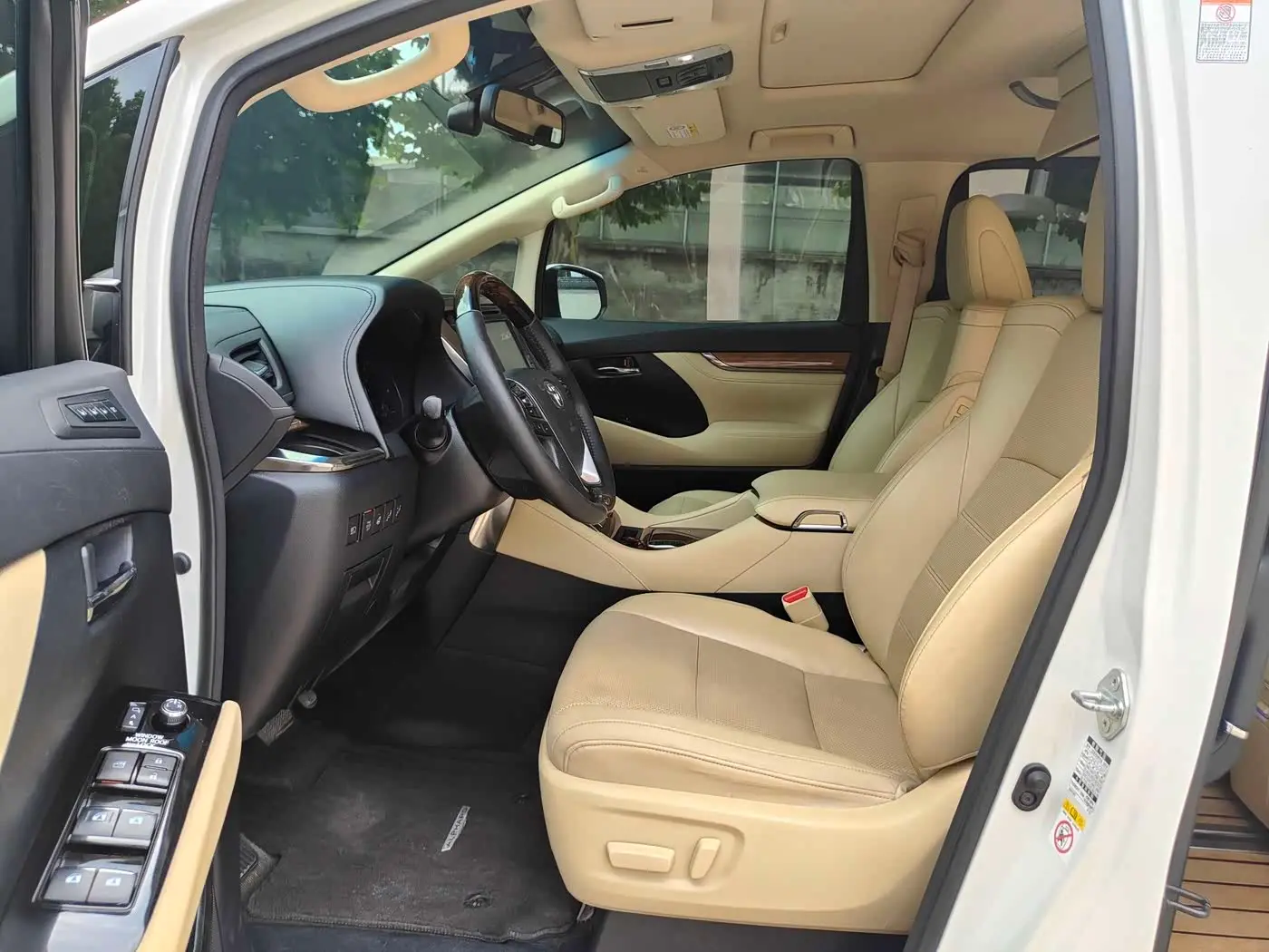 Toyota Alphard 2018 — Photo 7/16