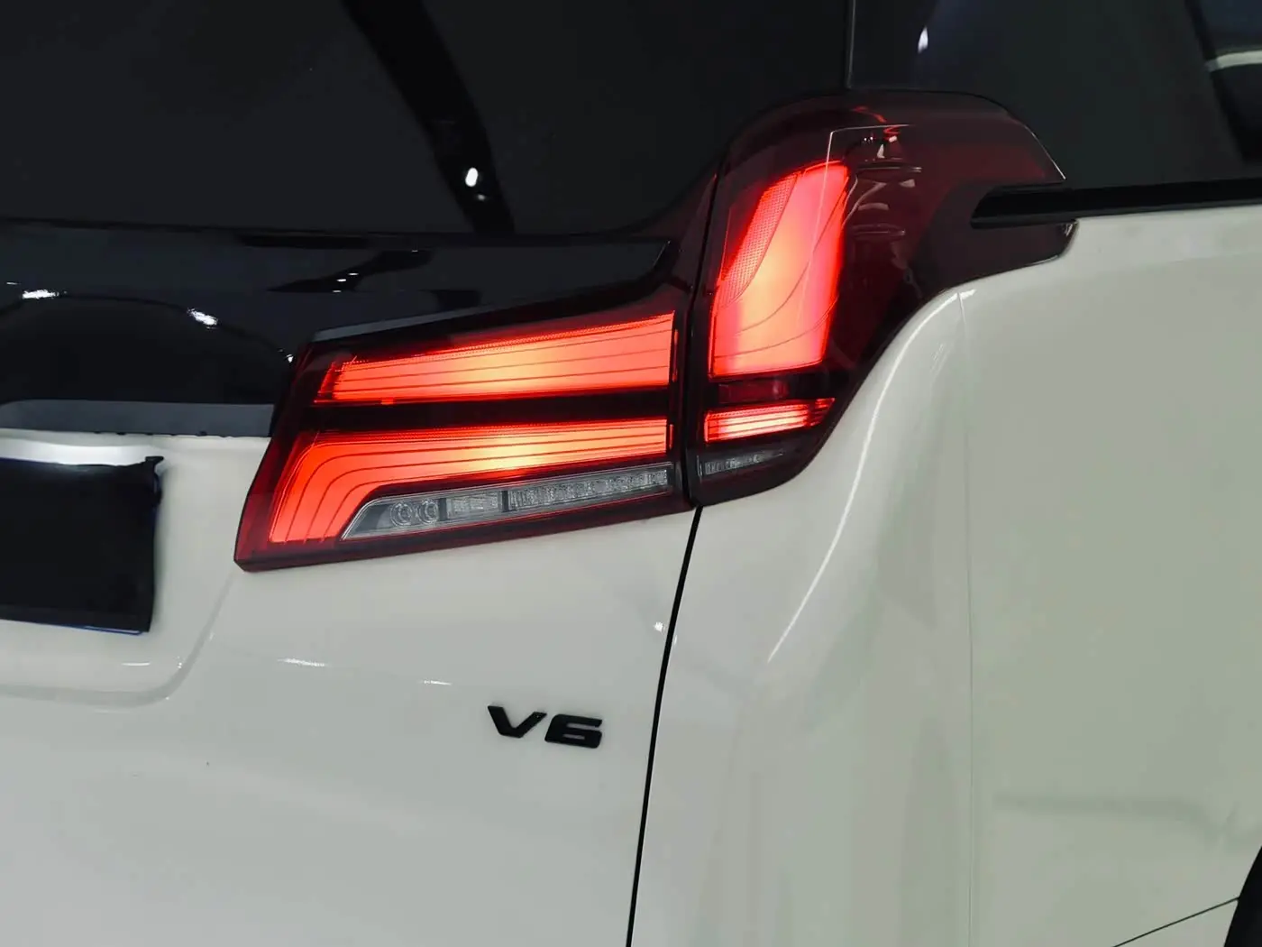 Toyota Alphard 2017 — Şəkil 19/19