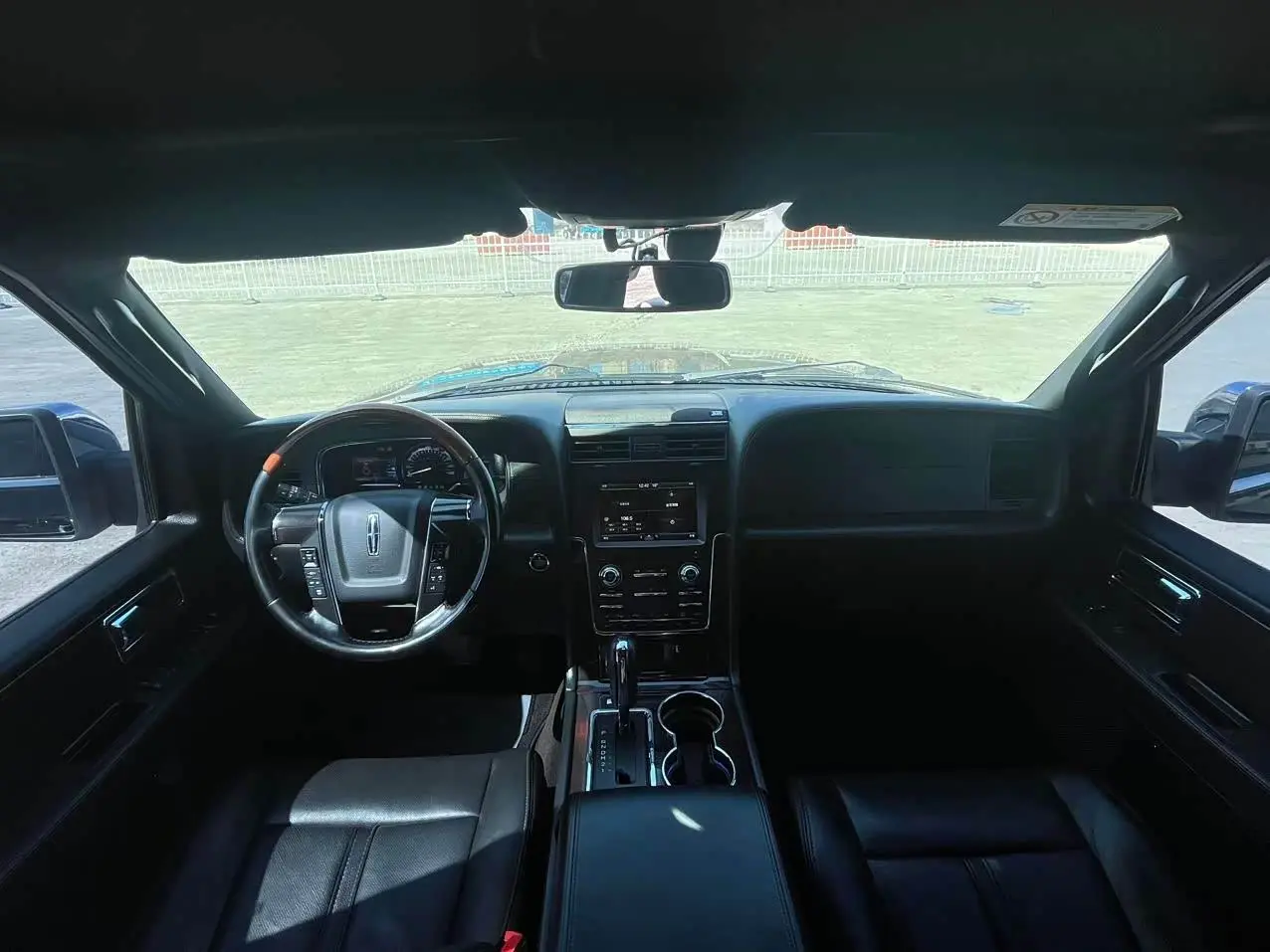 Lincoln Navigator 2016 — Photo 8/9
