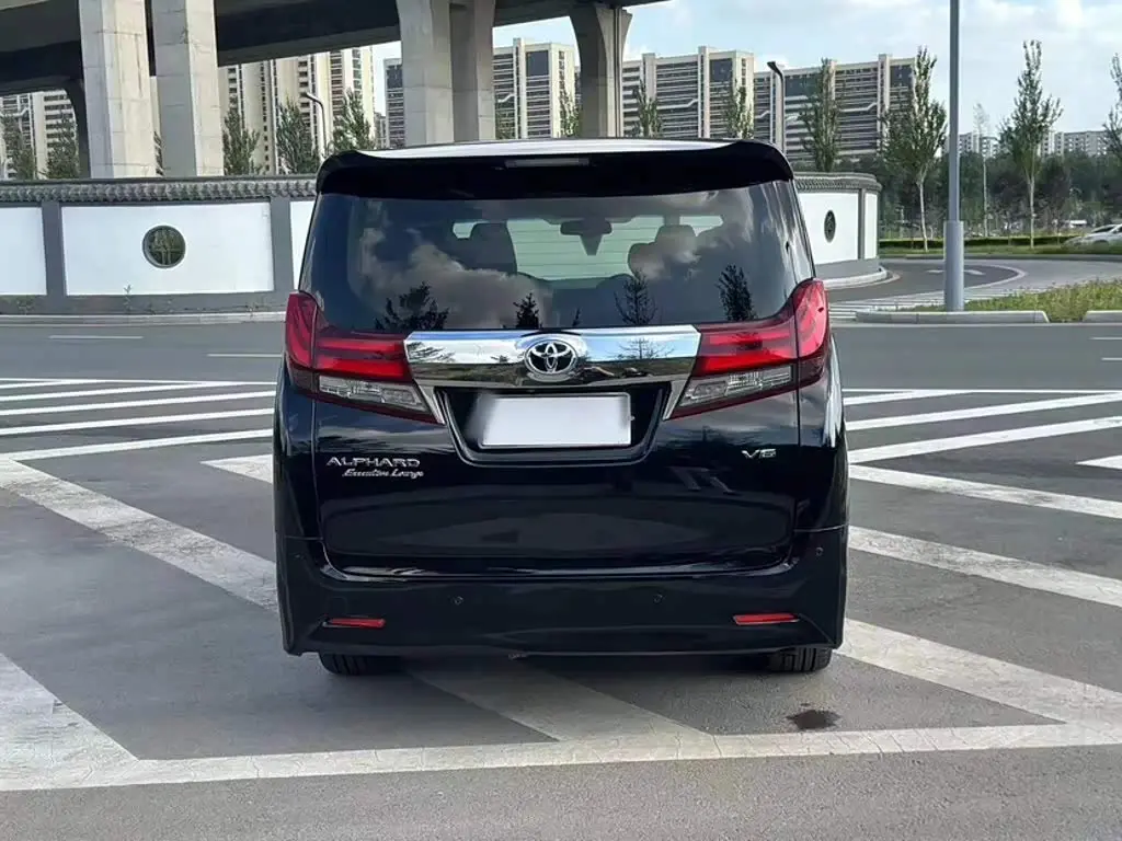 Toyota Alphard 2017 — Photo 15/20
