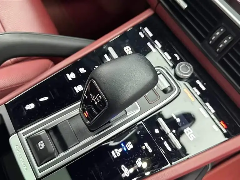 Porsche Cayenne 2023 — Photo 15/17
