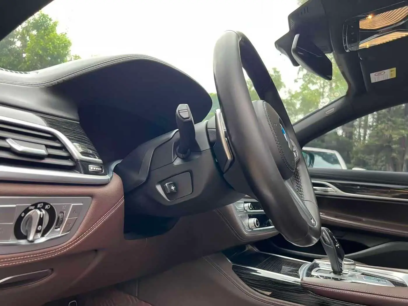 BMW 7 Series 2021 — Photo 16/18